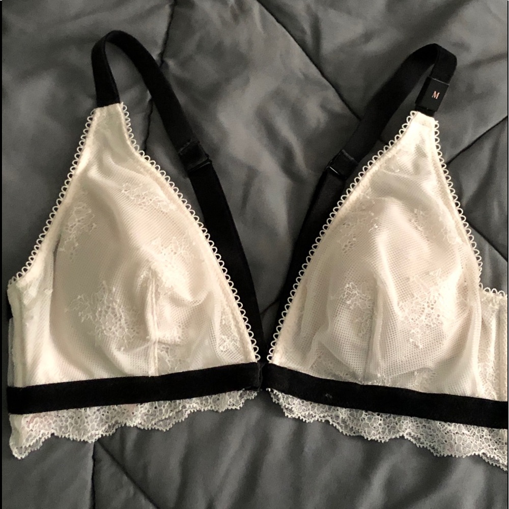 🔥💲FLASH SALE🔥💲NWT Victoria’s Secret Bralette